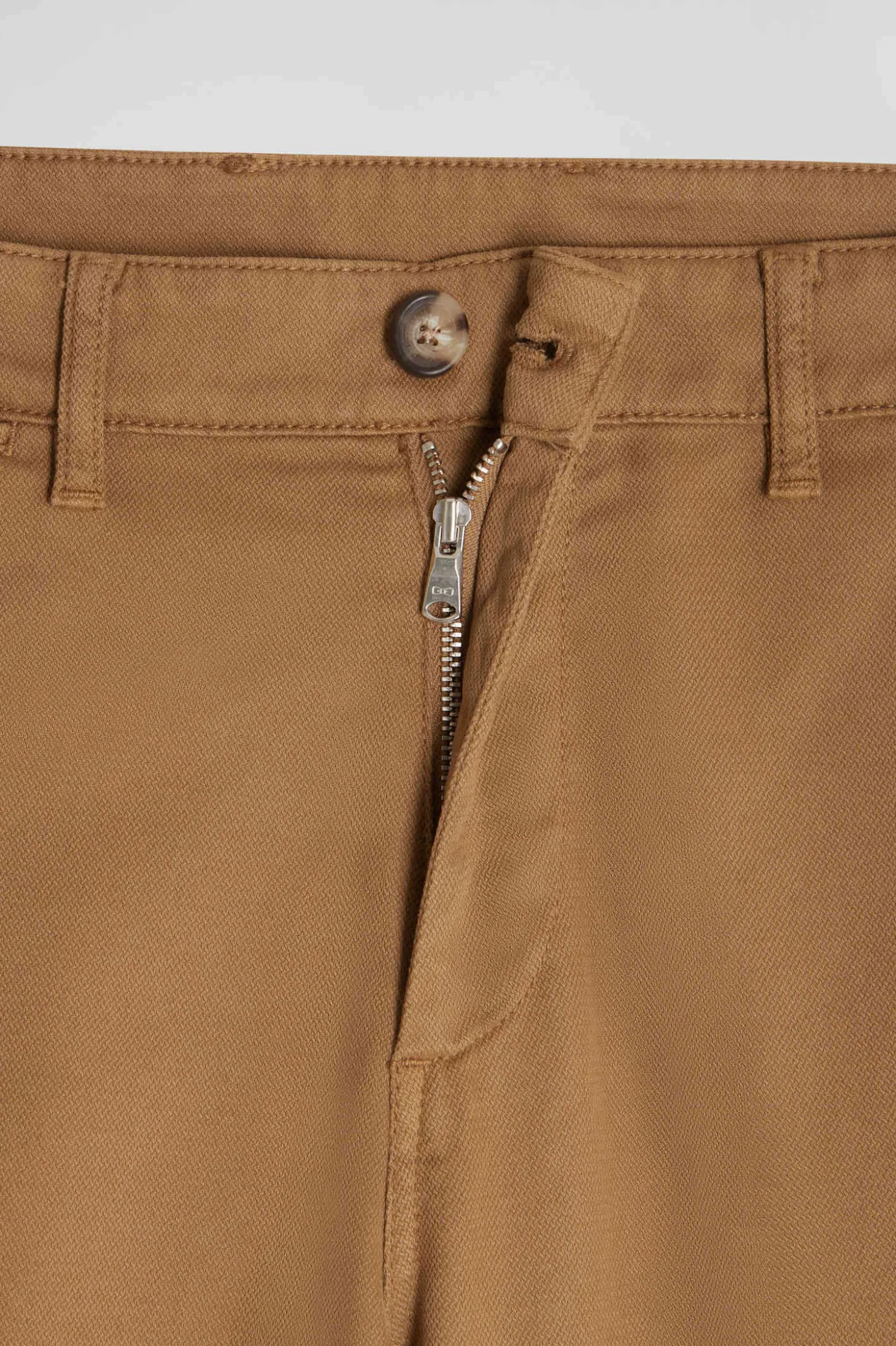 Pantalon chino en piqué de coton stretch et modal beige coupe Regular
