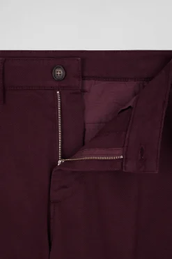 Pantalon chino en piqué de coton stretch et modal bordeaux coupe Regular