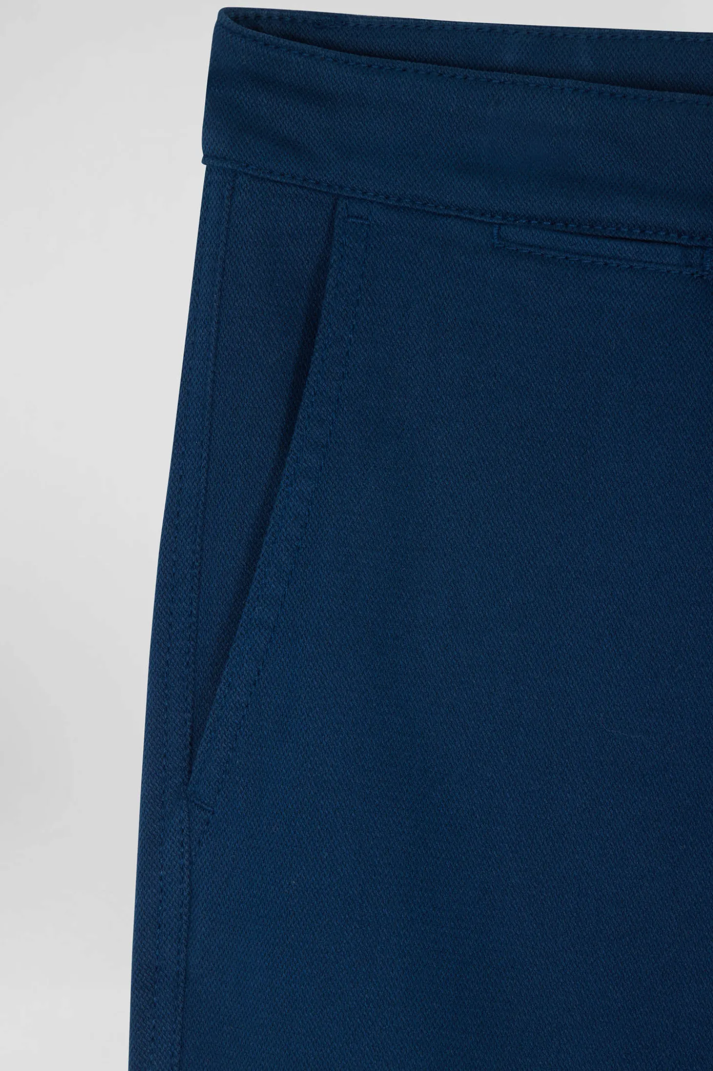 Pantalon chino en piqué de coton stretch et modal bleu coupe Regular