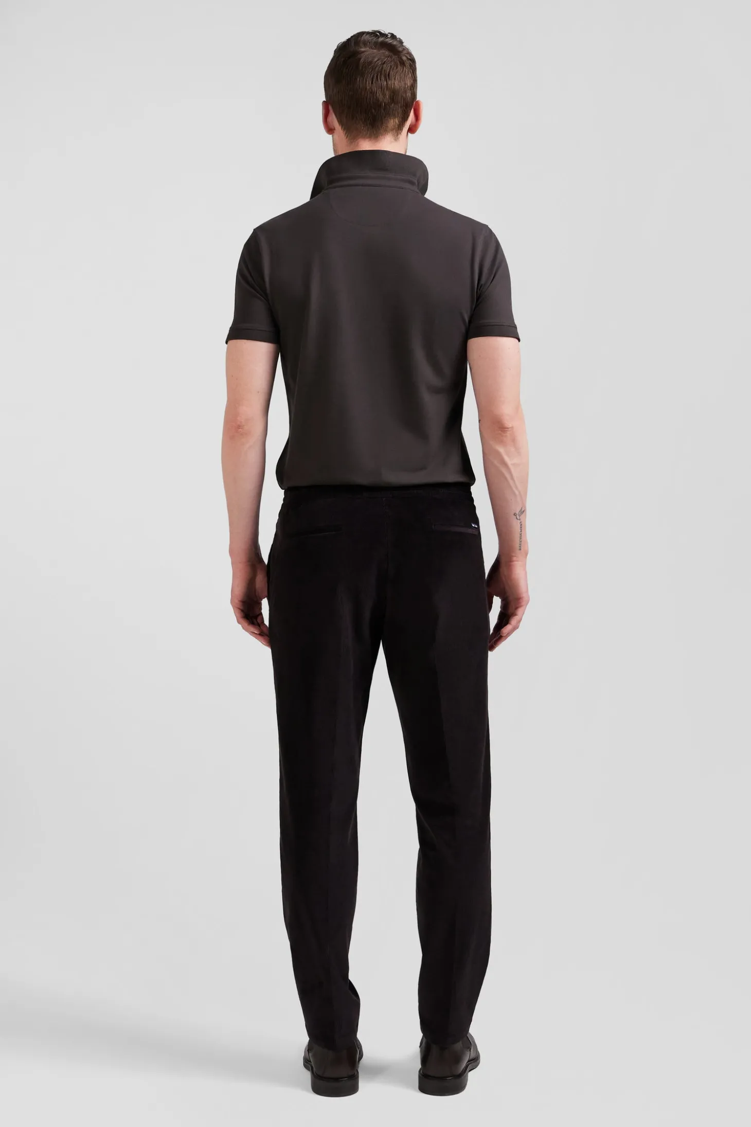 Pantalon en velours côtelé marron taille élastiquée coupe Modern