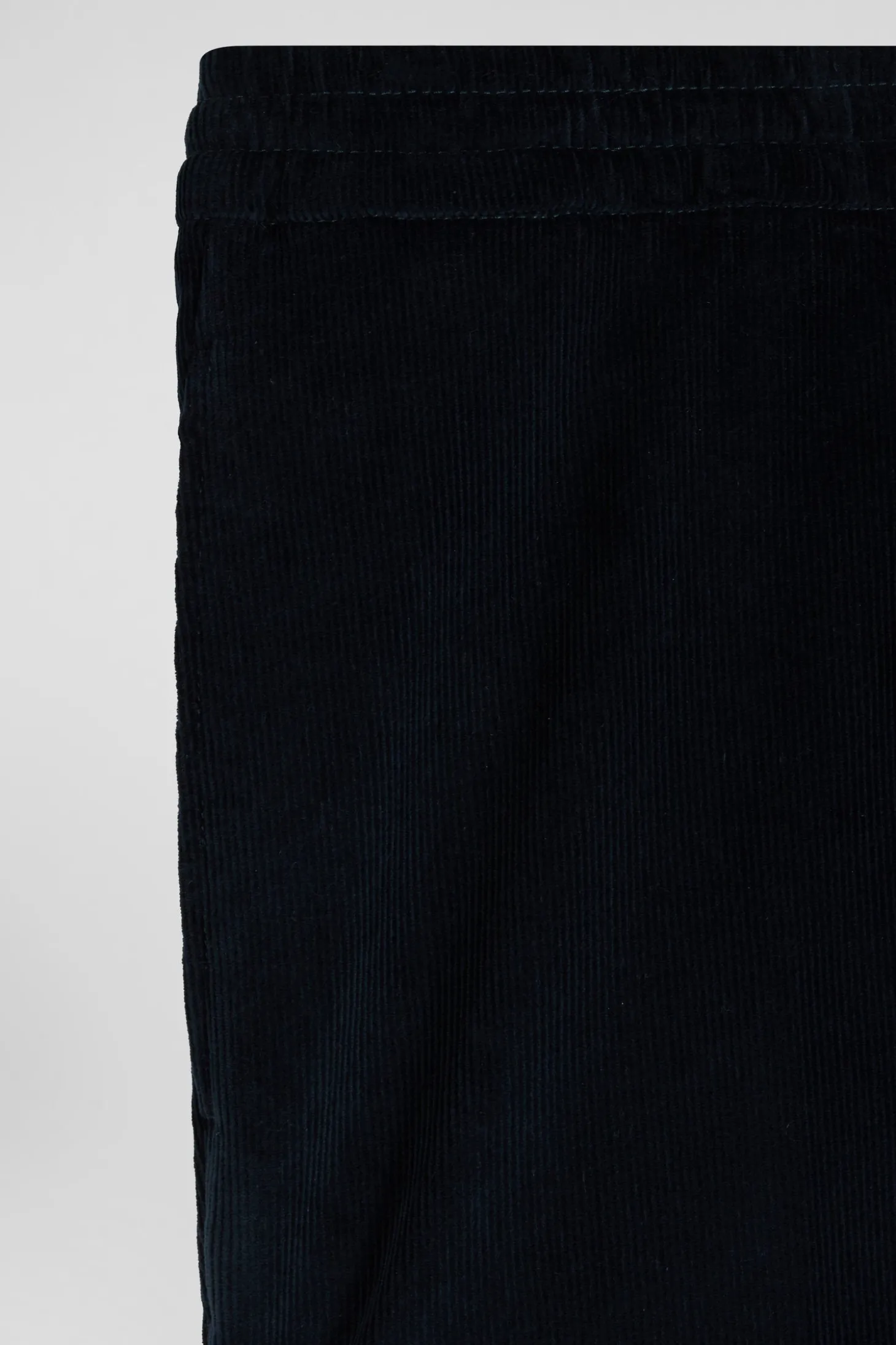 Pantalon en velours côtelé bleu marine taille élastiquée coupe Modern