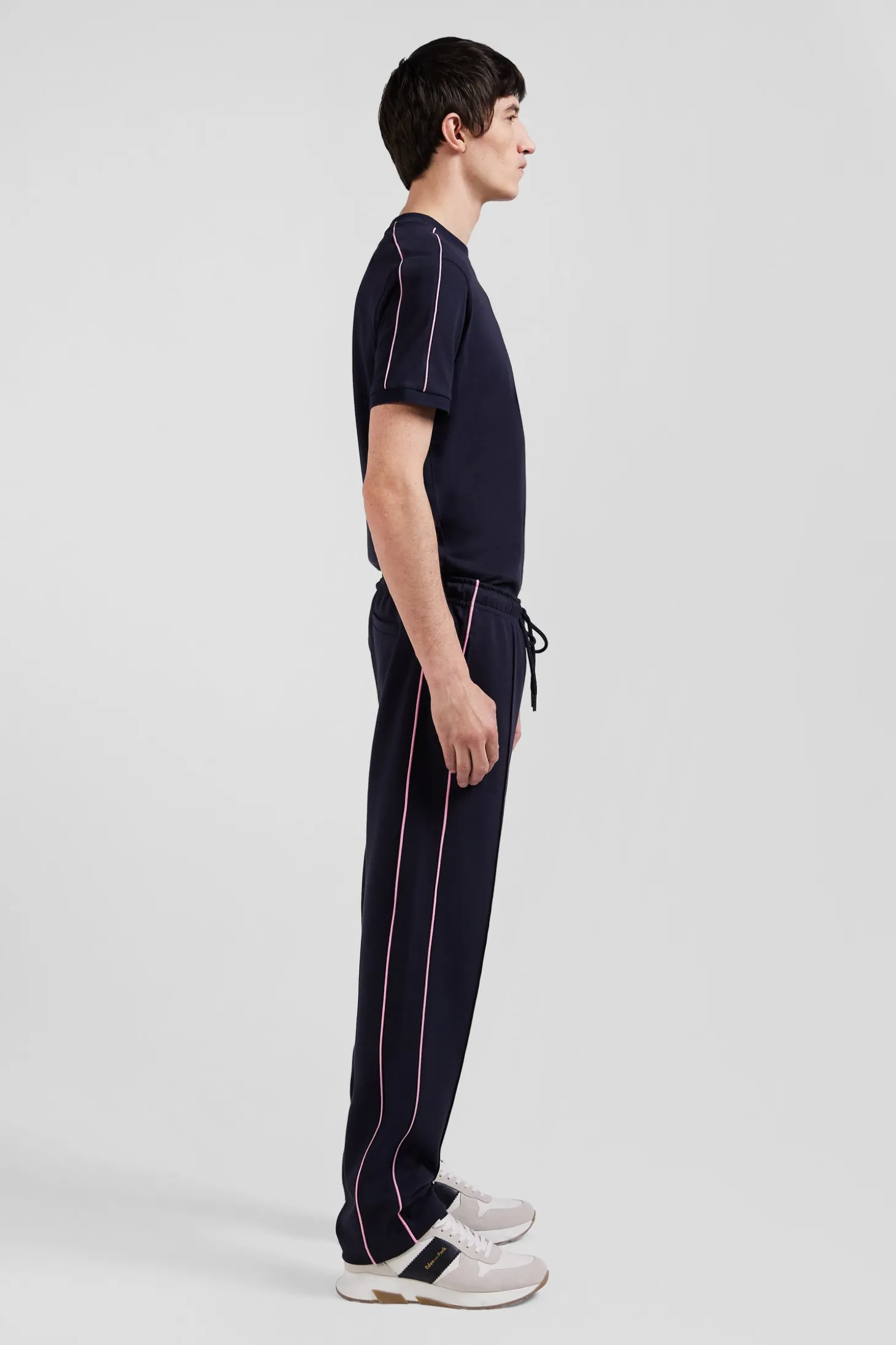 Pantalon jogging en coton mélangé bleu marine coupe Regular passepoil rose