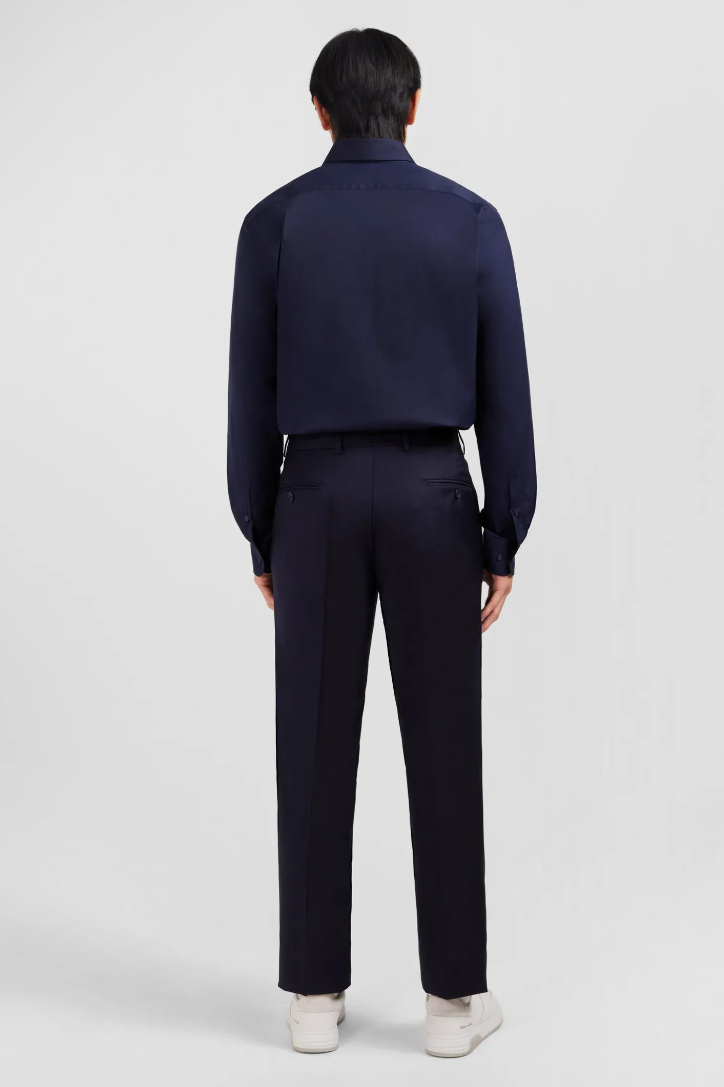 Pantalon regular bleu foncé en laine à plis cassés