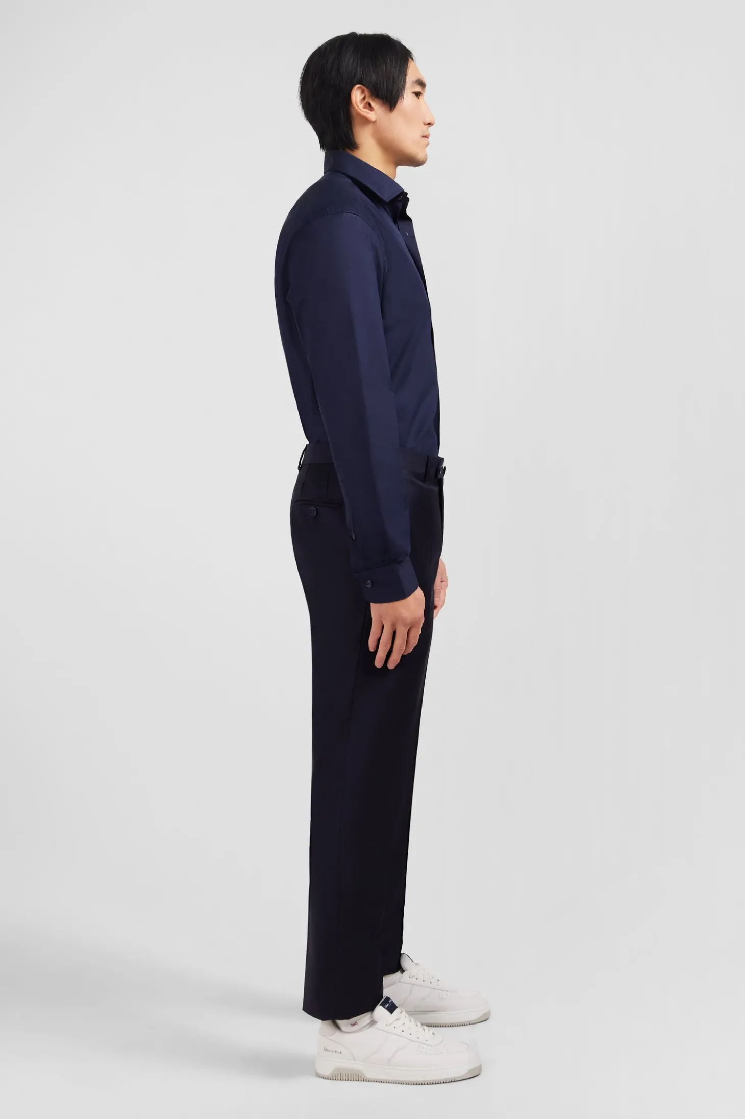 Pantalon regular bleu foncé en laine à plis cassés