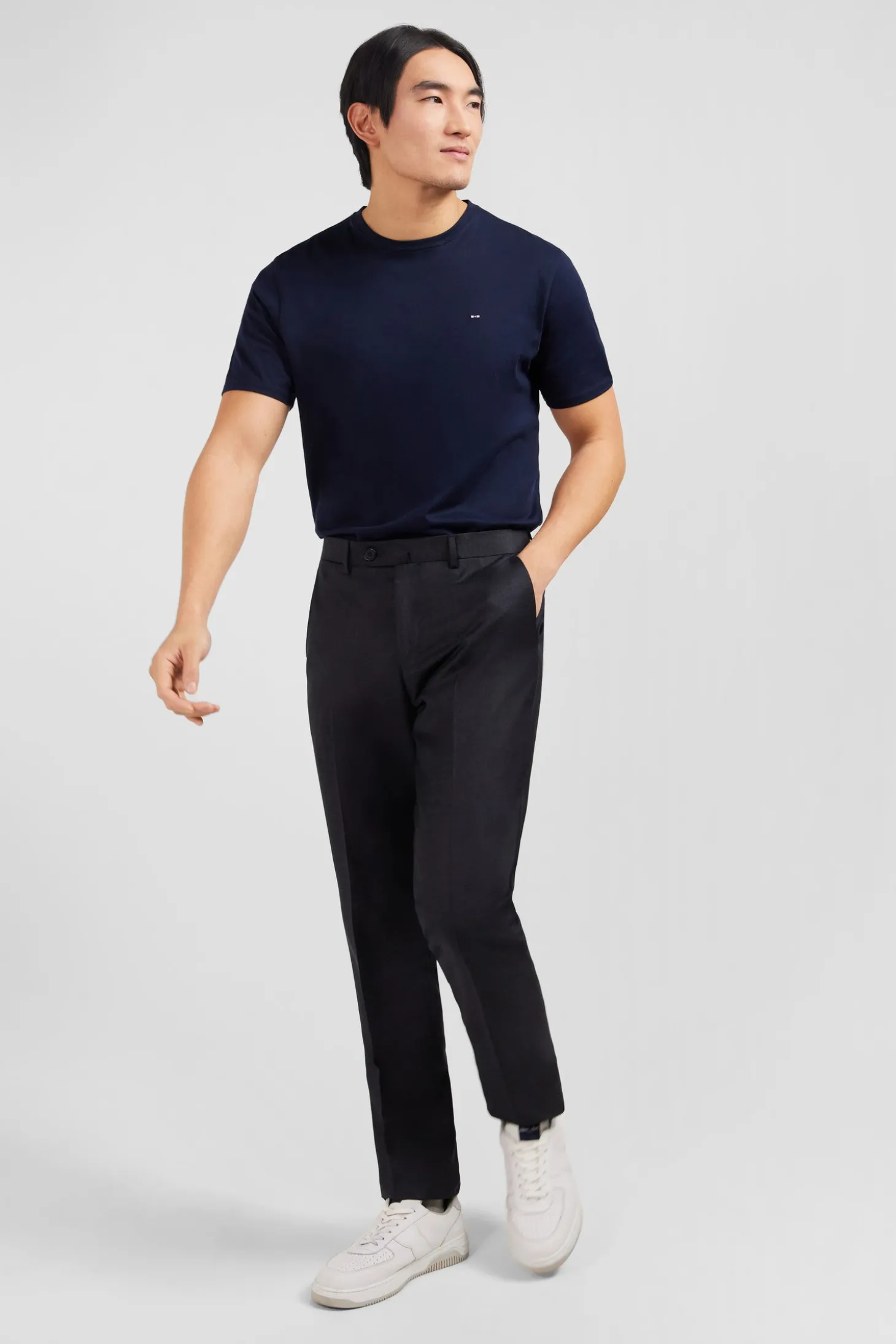 Pantalon regular gris foncé en laine à plis cassés