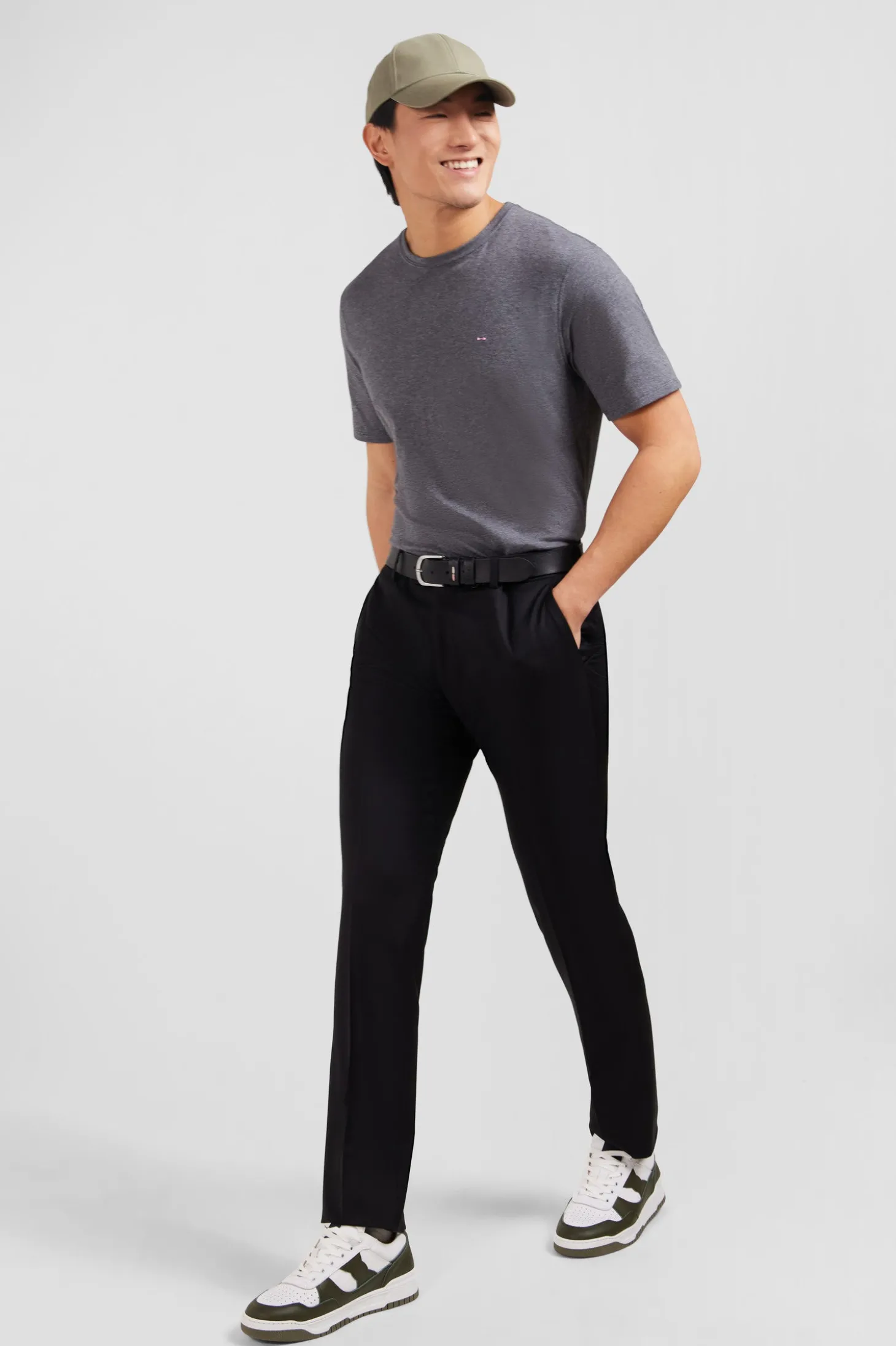 Pantalon slim noir en laine à plis cassés