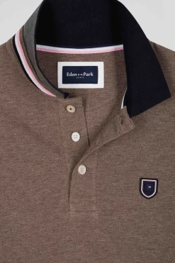 Polo manches longues en piqué coton marron écusson gomme coupe Regular