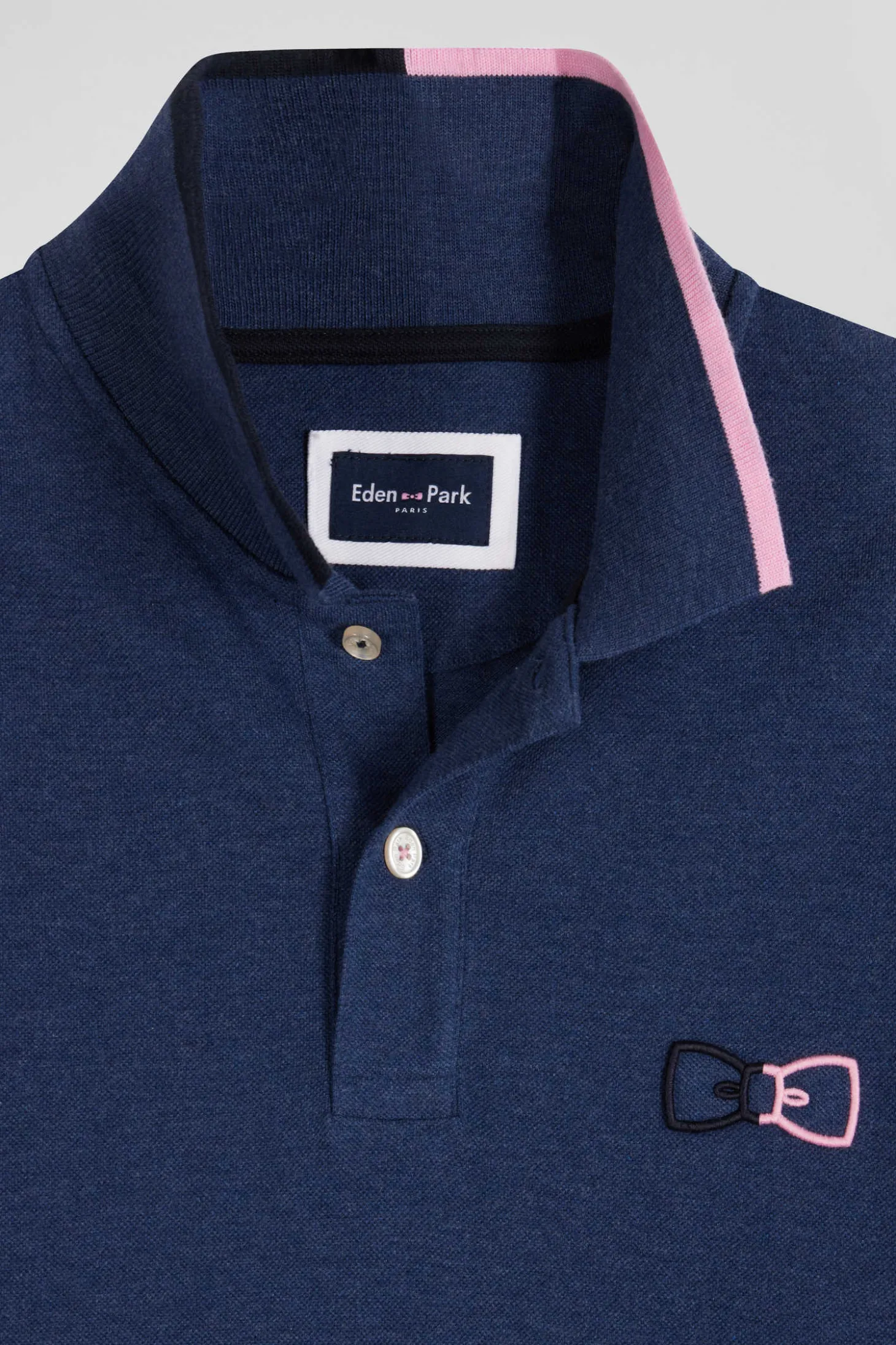 Polo manches longues en piqué coton bleu marine détails roses coupe Regular