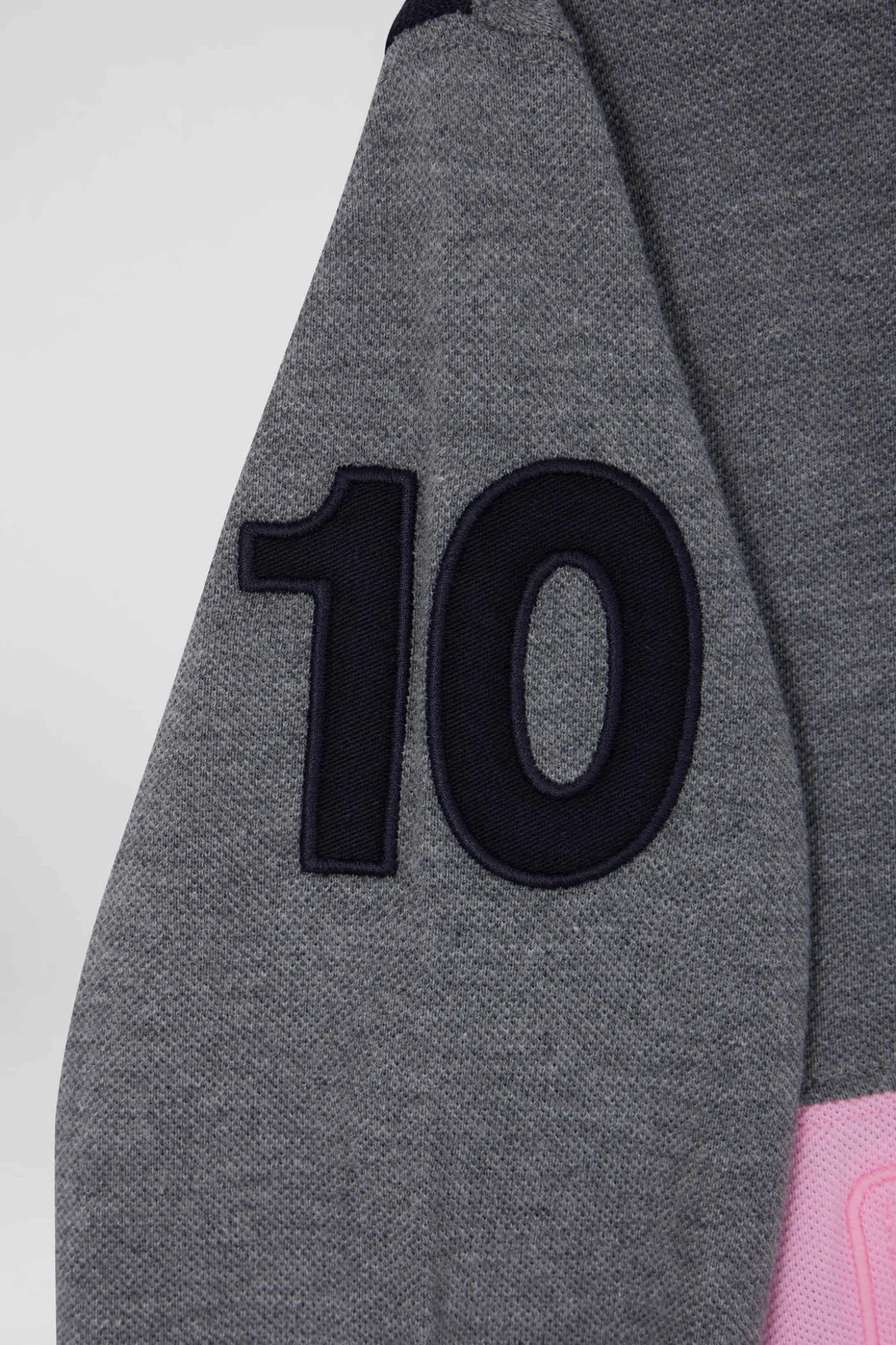 Polo manches longues en piqué coton gris bande rose et broderie 10 coupe Regular