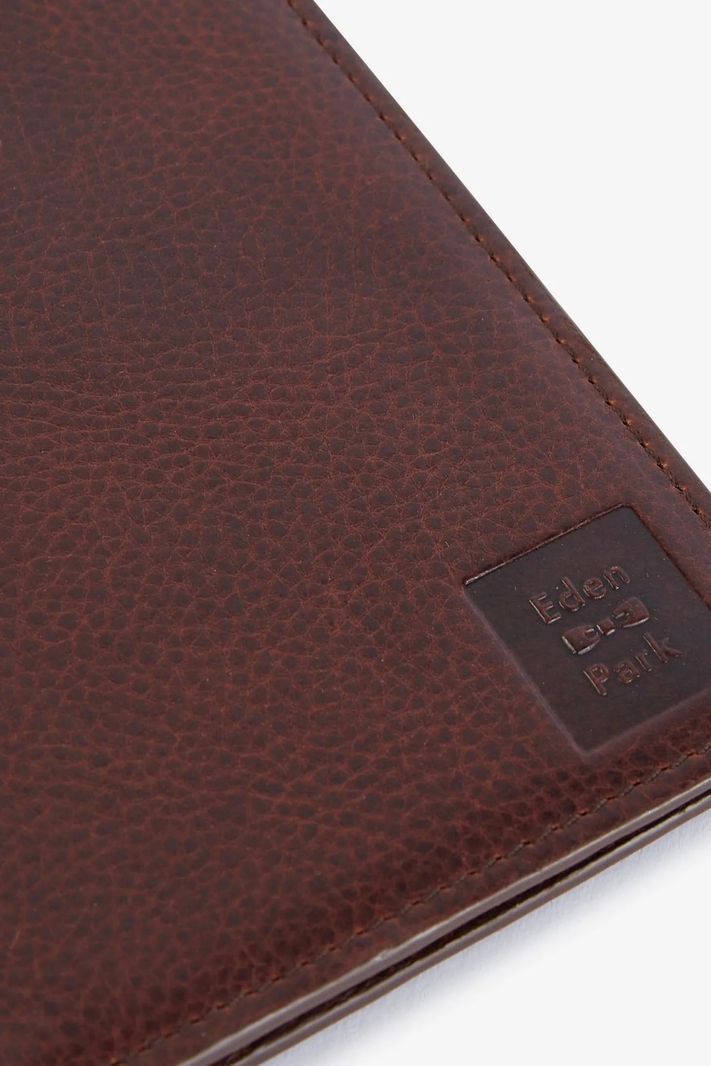 Portefeuille passeport en cuir marron foncé