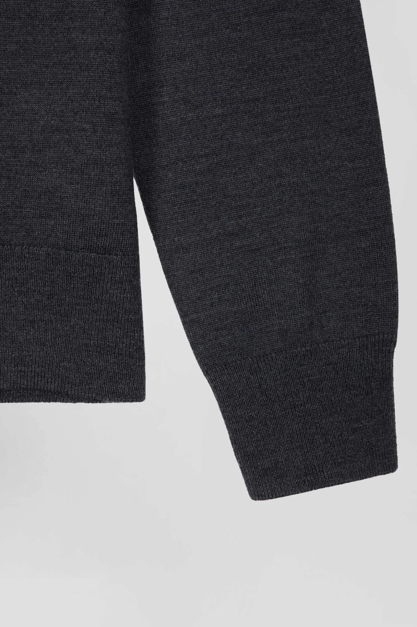 Pull col rond uni en laine mérinos gris anthracite coupe Regular