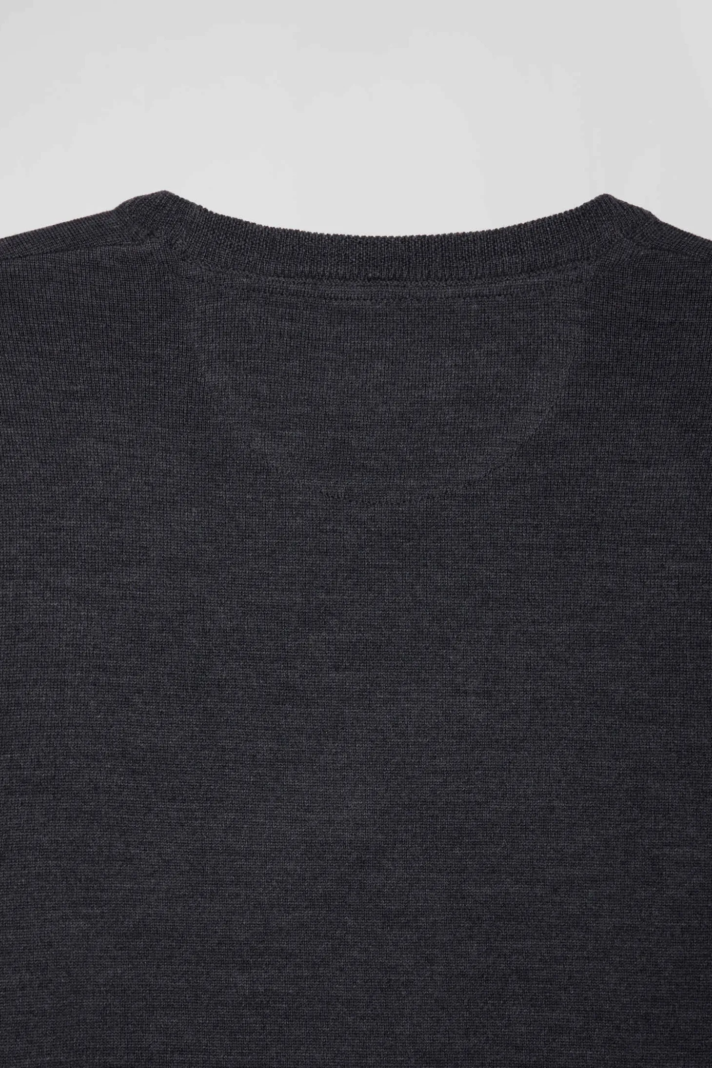 Pull col rond uni en laine mérinos gris anthracite coupe Regular