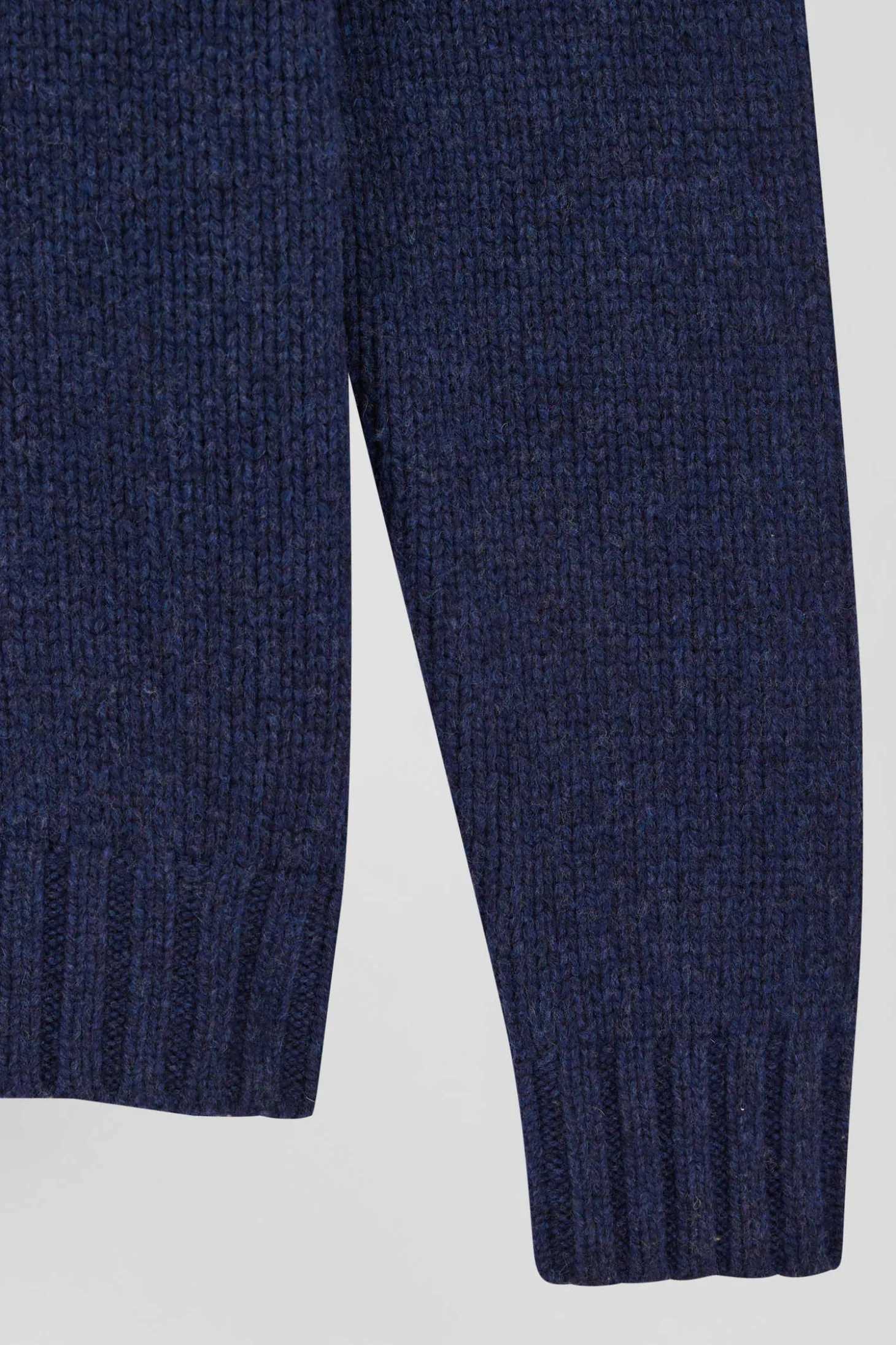 Pull col roulé en laine vierge et polyamide recyclé bleu marine coupe Regular