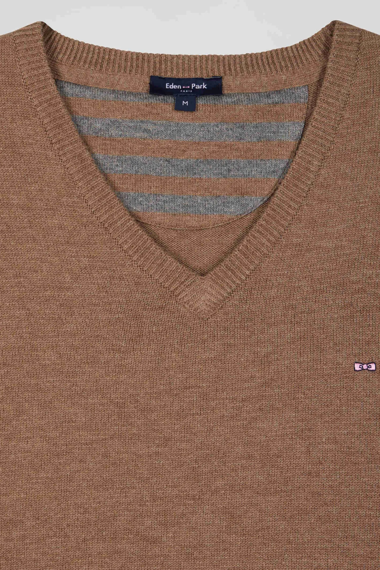 Pull col V en laine et coton camel demi-lune cerclée coupe Regular