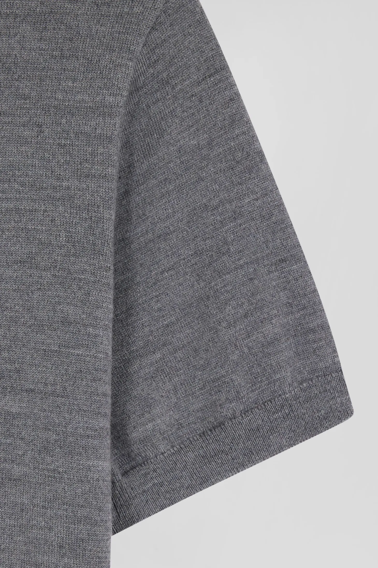 Pull manches courtes à col polo en laine gris foncé coupe Regular