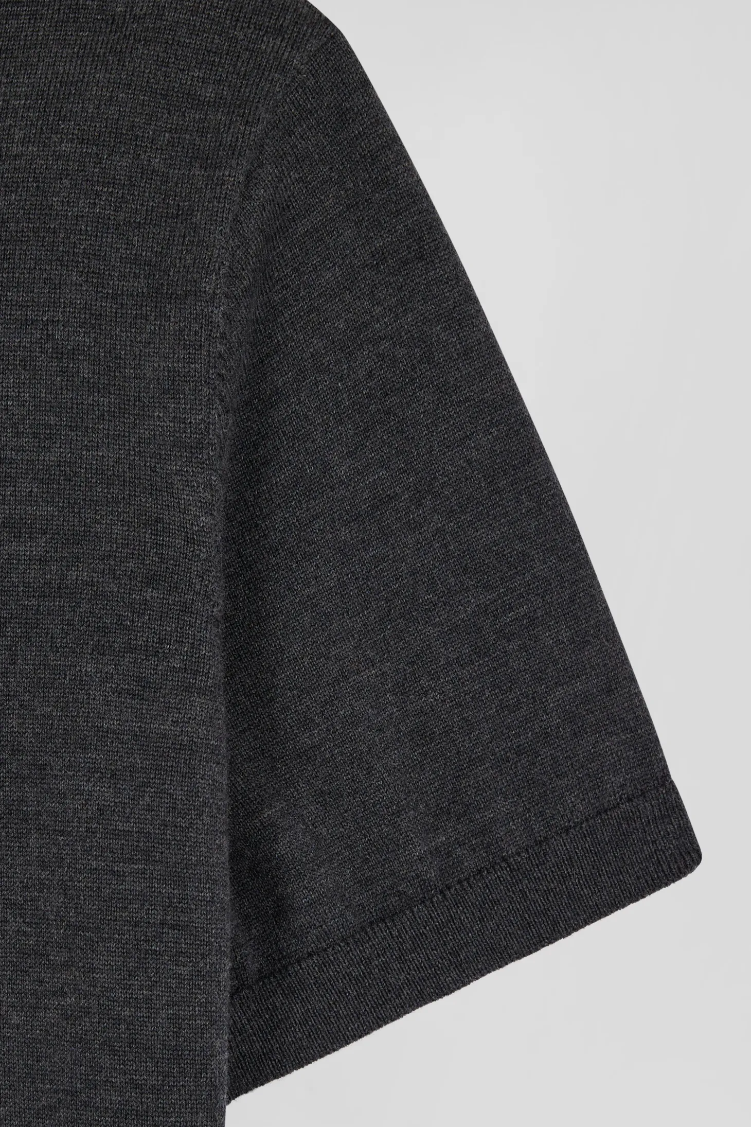 Pull manches courtes à col polo en laine gris anthracite coupe Regular