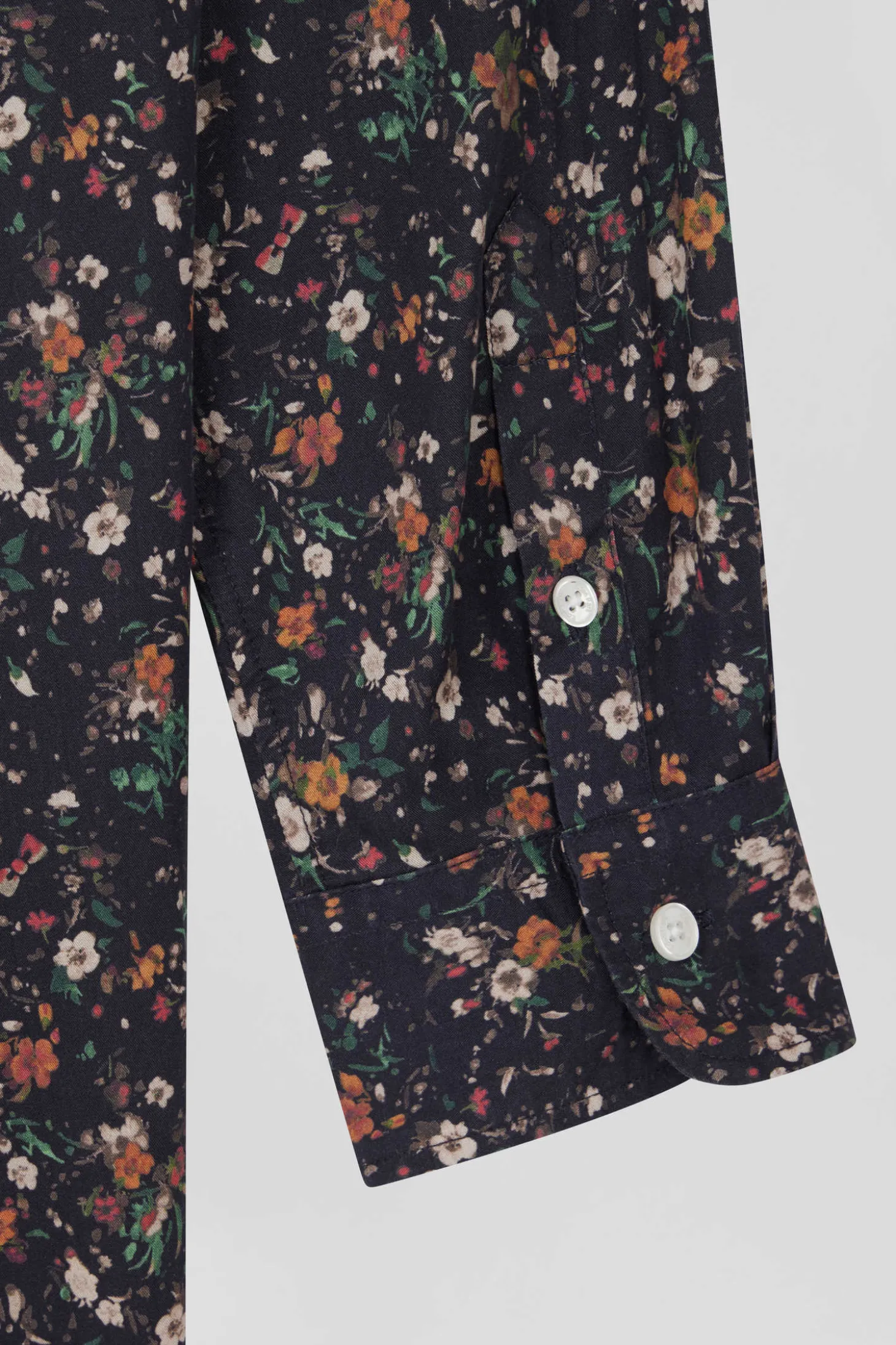 Robe chemise en lyocell noir à imprimé floral