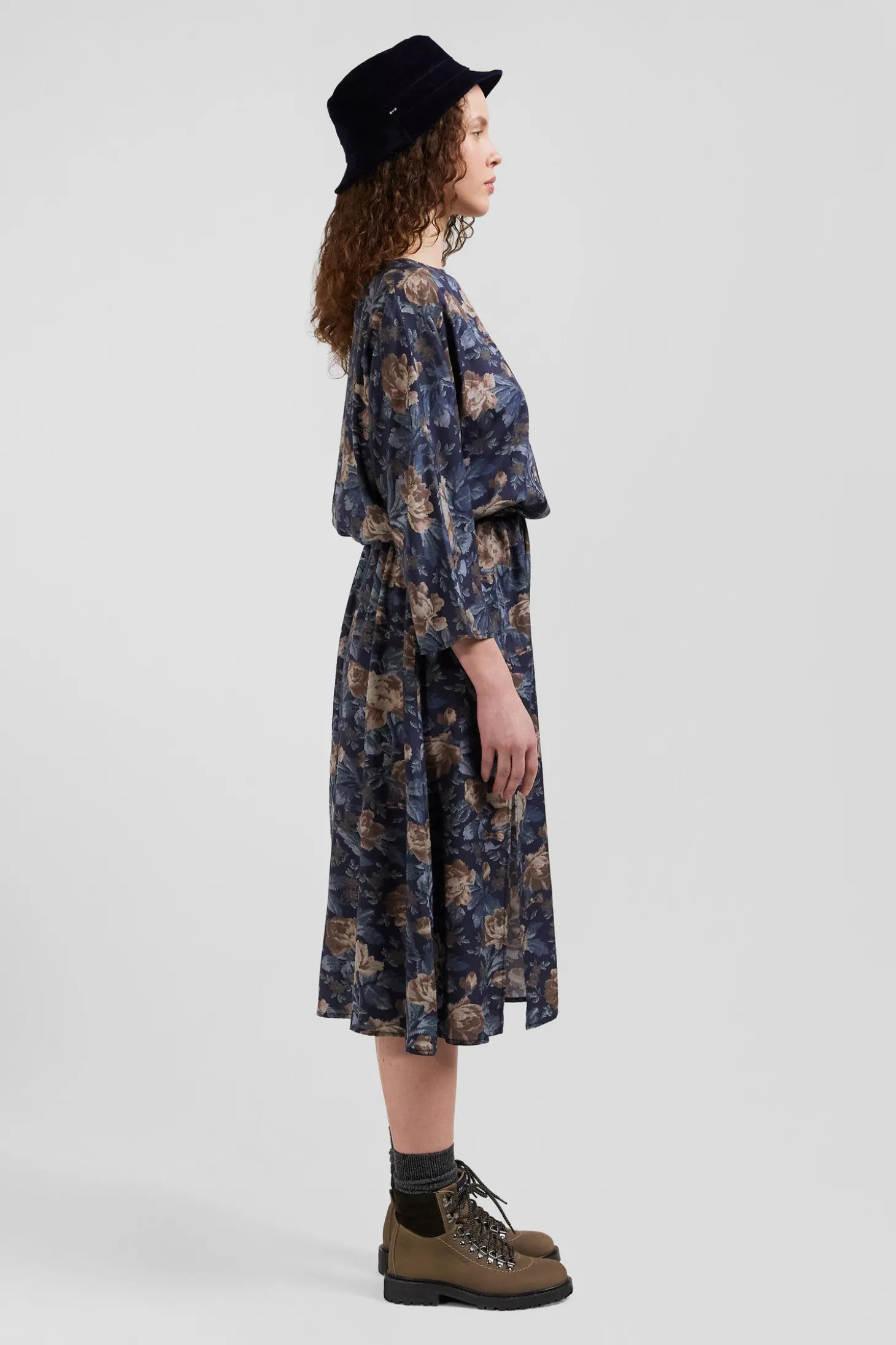 Robe en lyocell bleu marine manches longues à imprimé floral