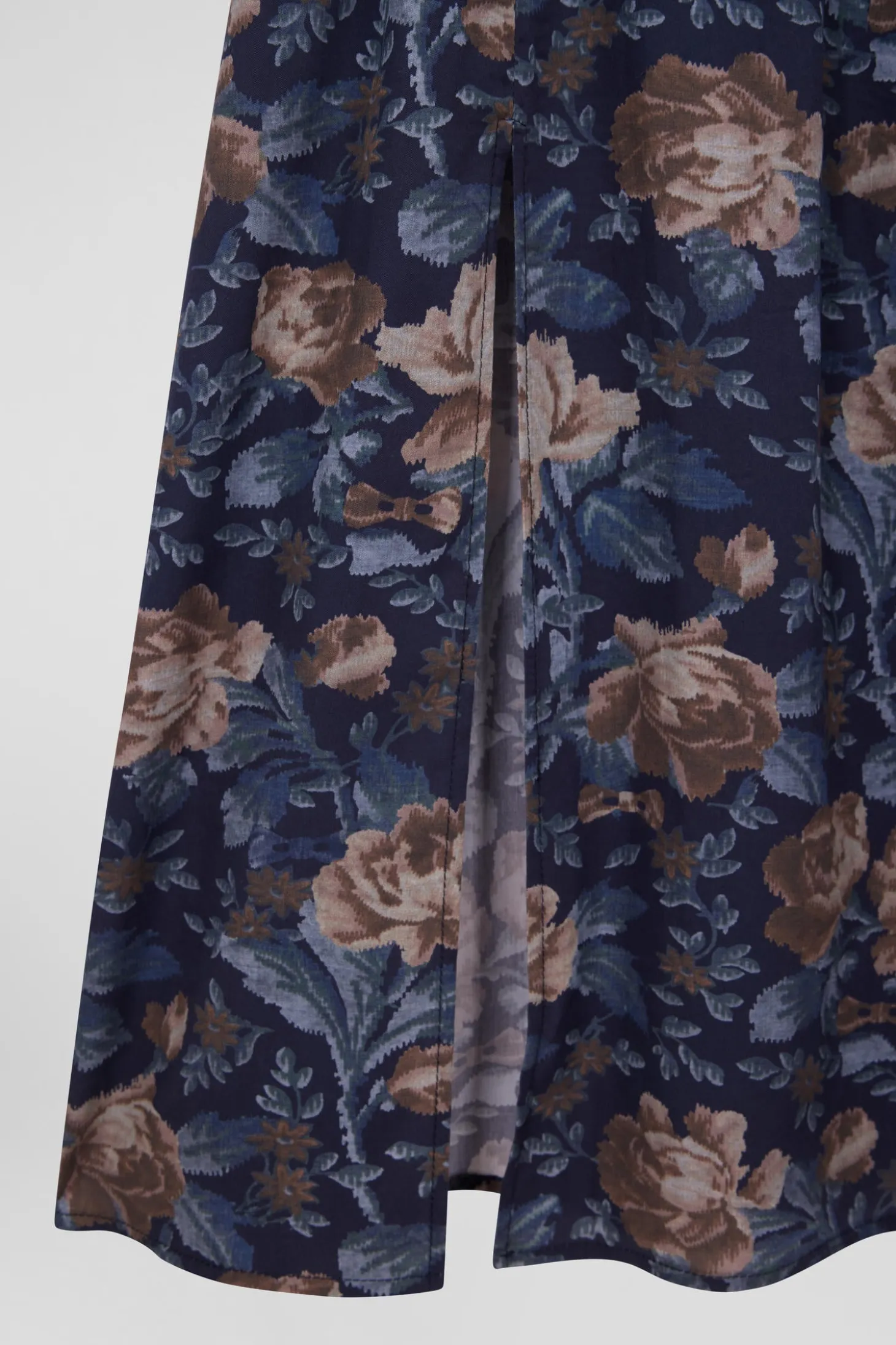 Robe en lyocell bleu marine manches longues à imprimé floral