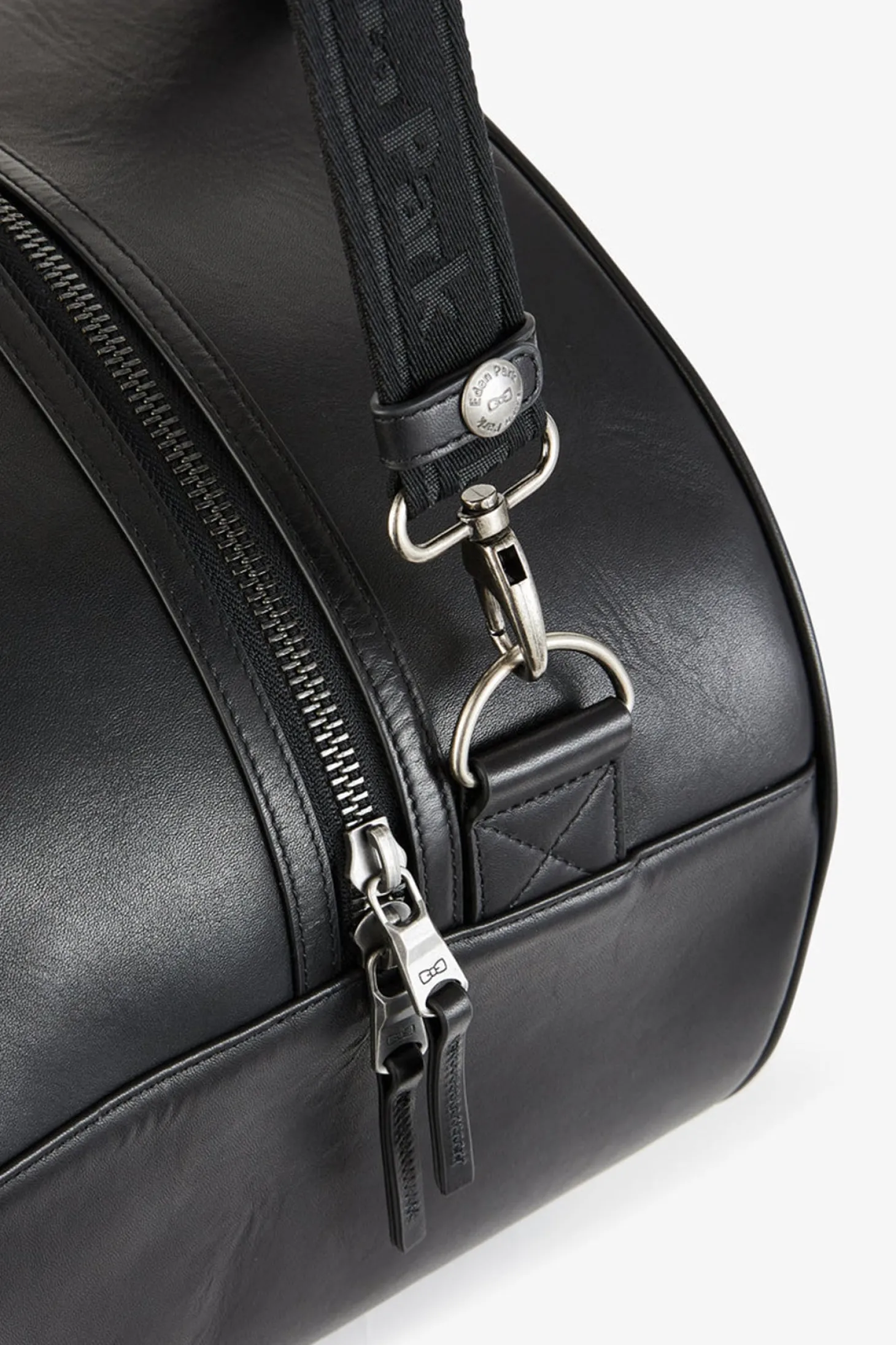 Sac de voyage ovale noir en cuir