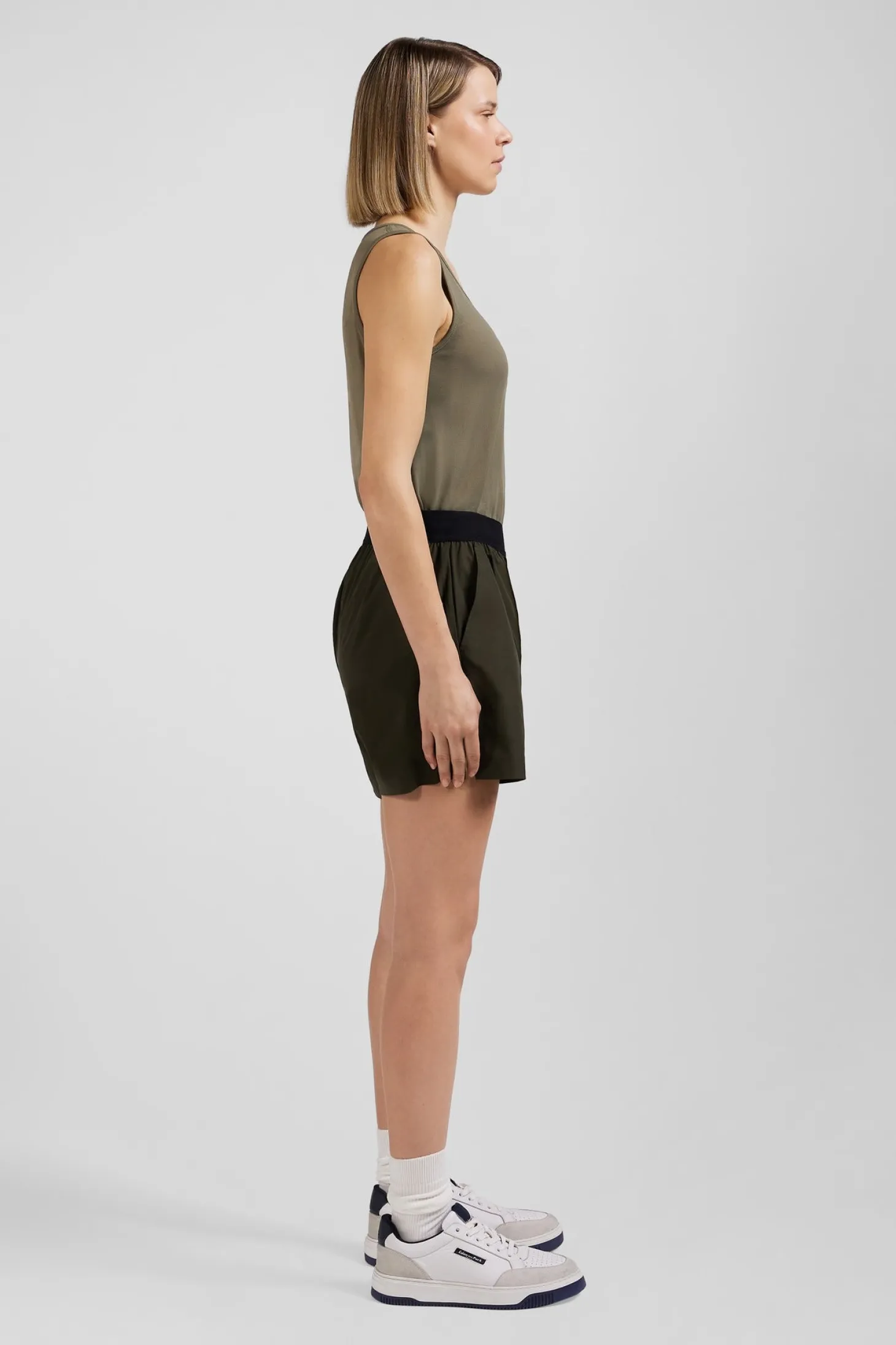 Short de sport kaki