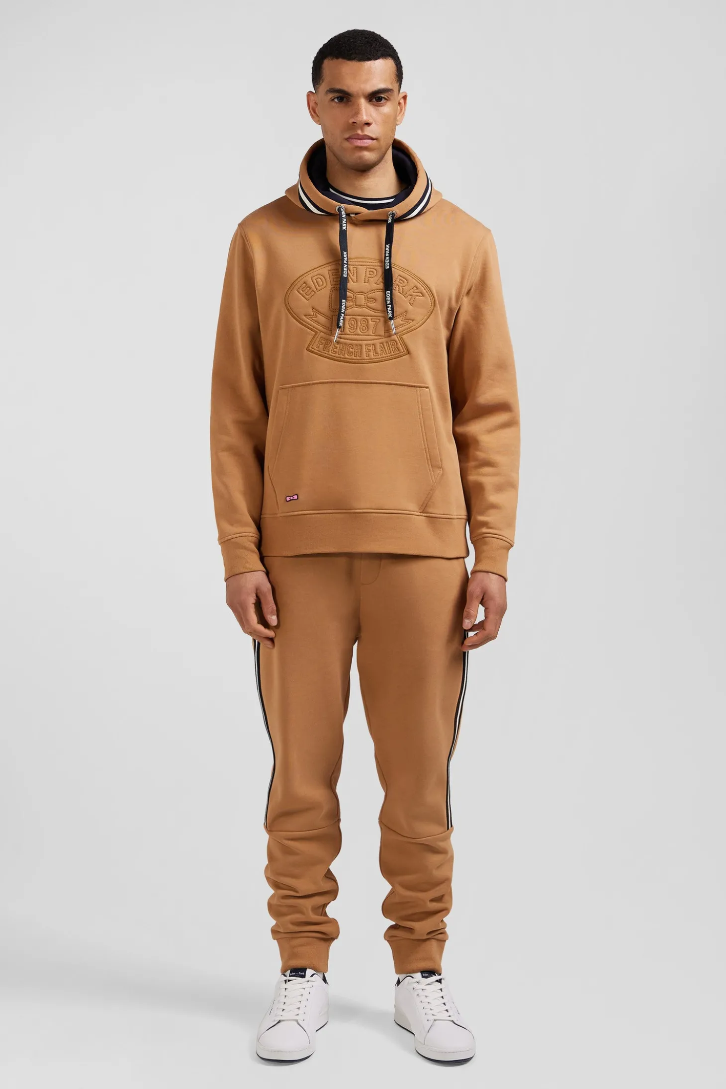 Sweatshirt à capuche en coton mélangé camel broderie matelassée coupe Relaxed