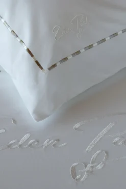 2 taies d'oreiller carrés blanc et beige - Décrochons la lune