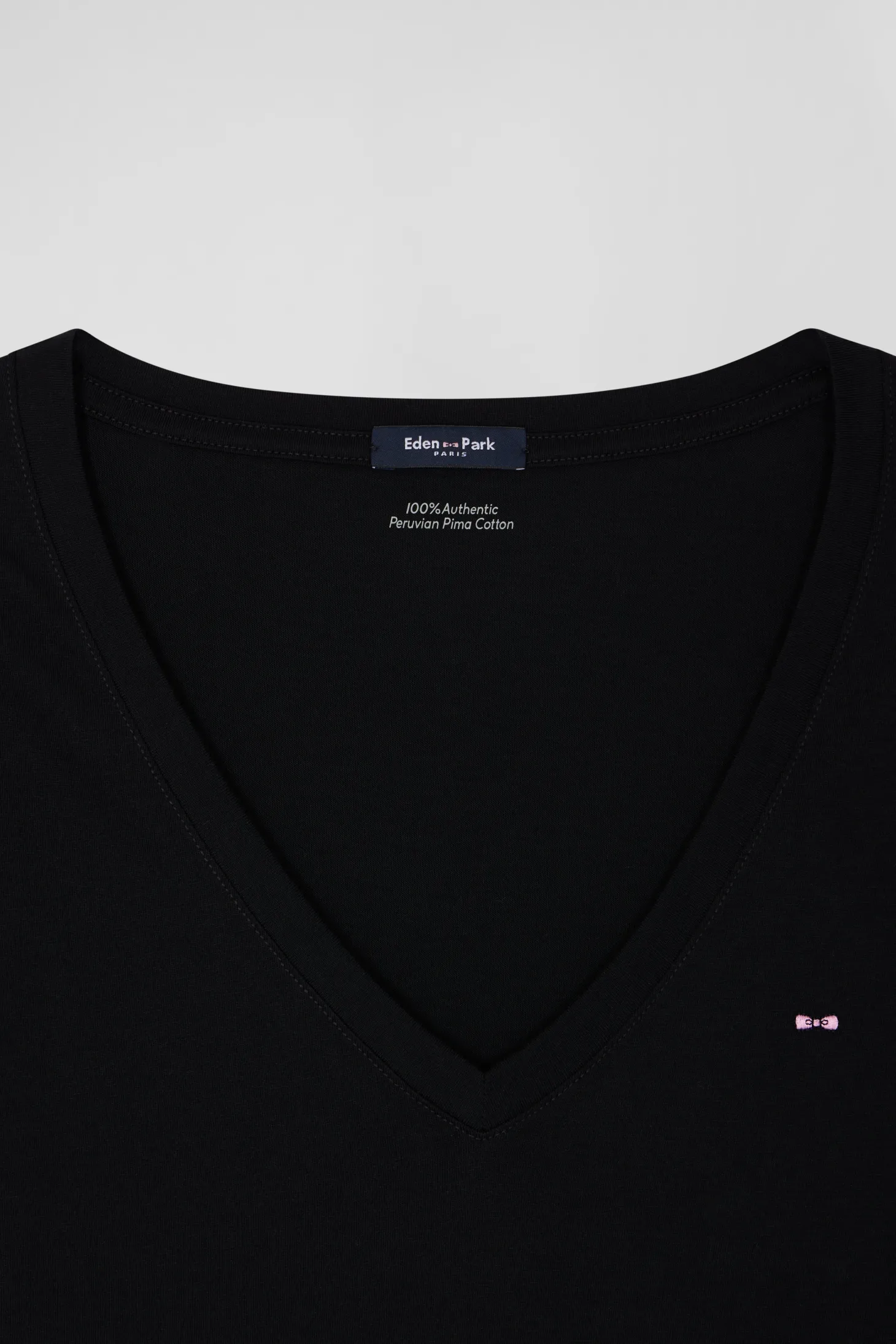 T-shirt manches courtes col V en coton noir coupe Regular