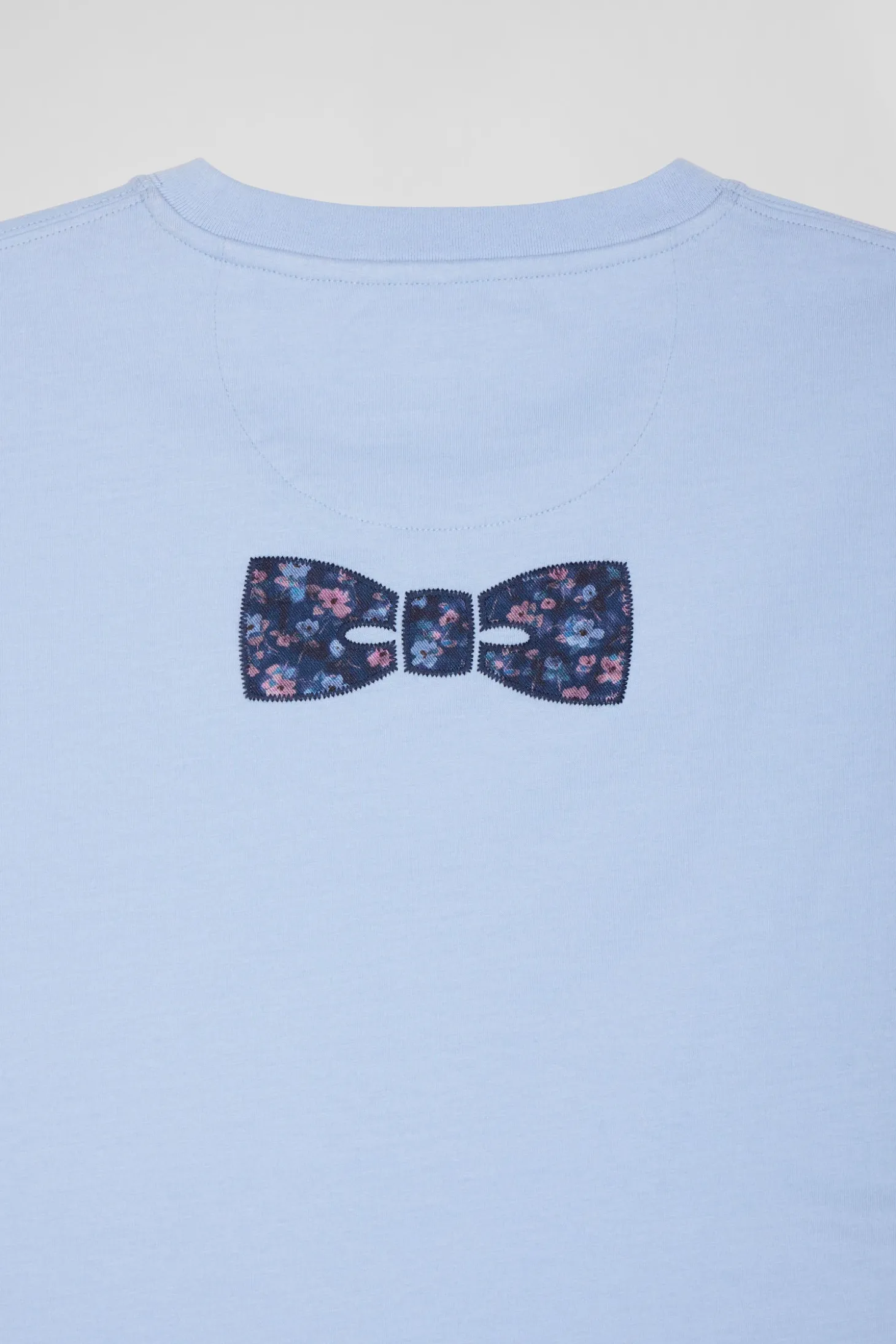 T-shirt manches courtes en coton ciel patch dos coupe Regular